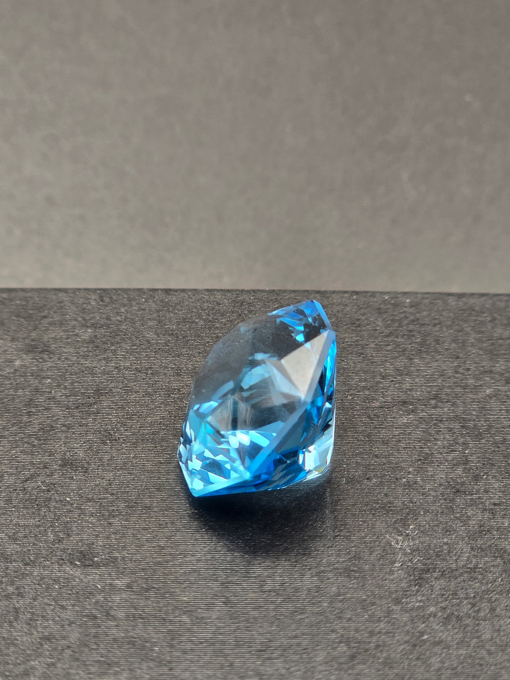 32.80cts Swiss Topaz